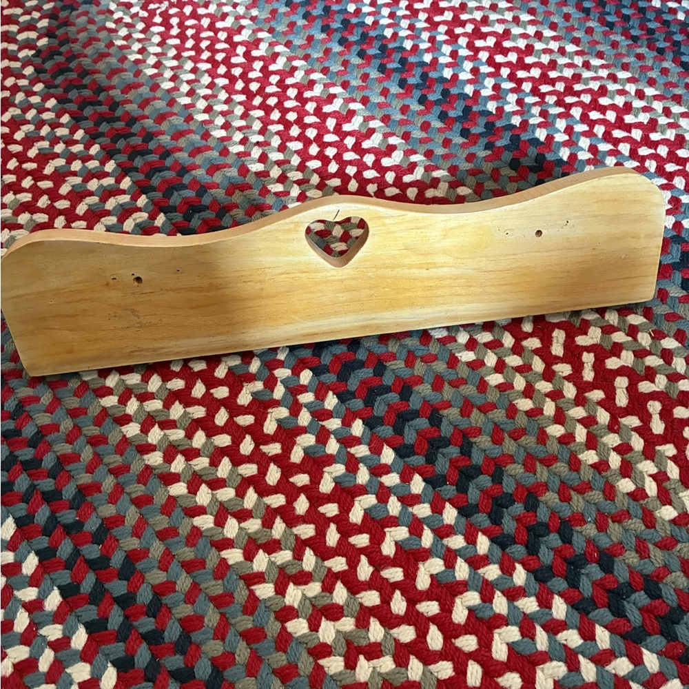 Wooden Wall peg Rack with Heart Cutout - Natural Wood - Picture 3 of 3